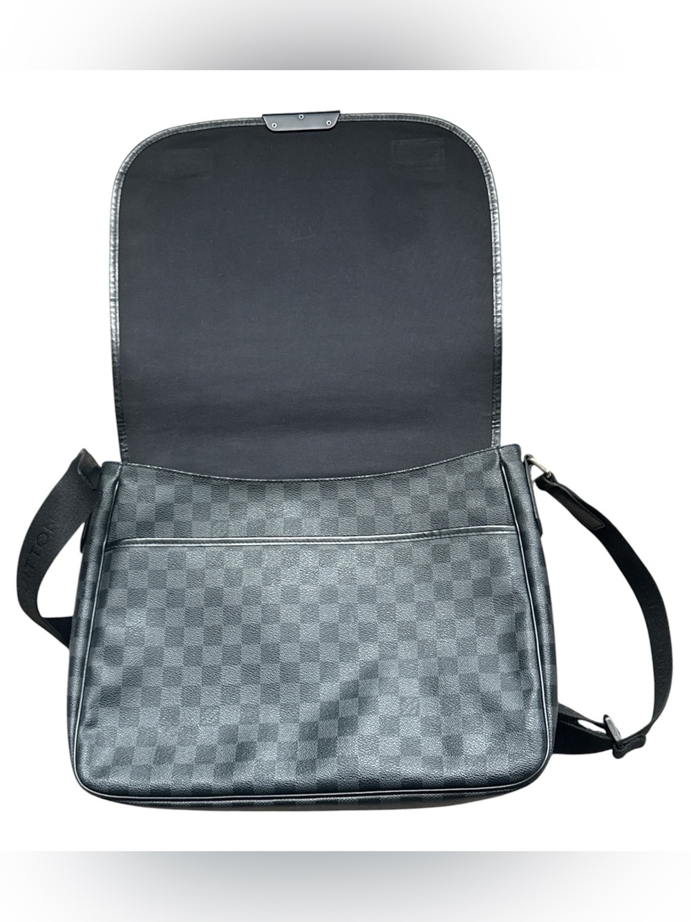 Louis Vuitton Black Damier Graphite Messenger Bag - Picture 4 of 9